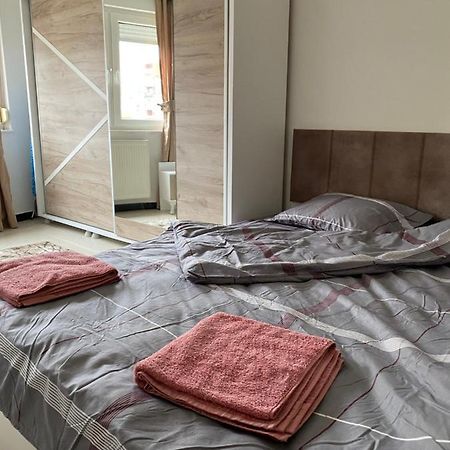 Capital Apartment Prishtina Pristina Buitenkant foto