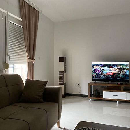 Capital Apartment Prishtina Pristina Buitenkant foto