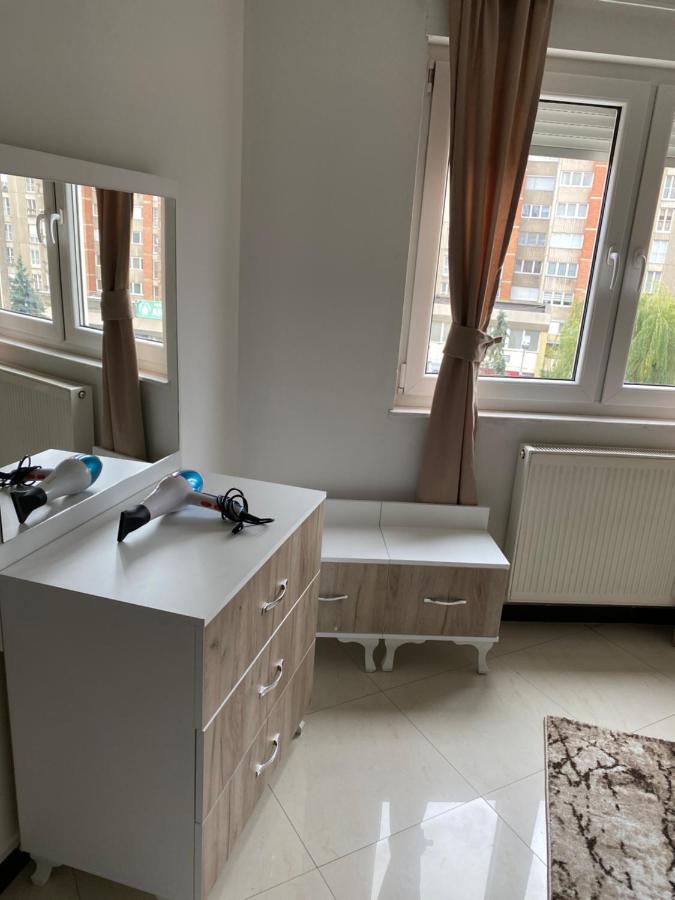 Capital Apartment Prishtina Pristina Buitenkant foto