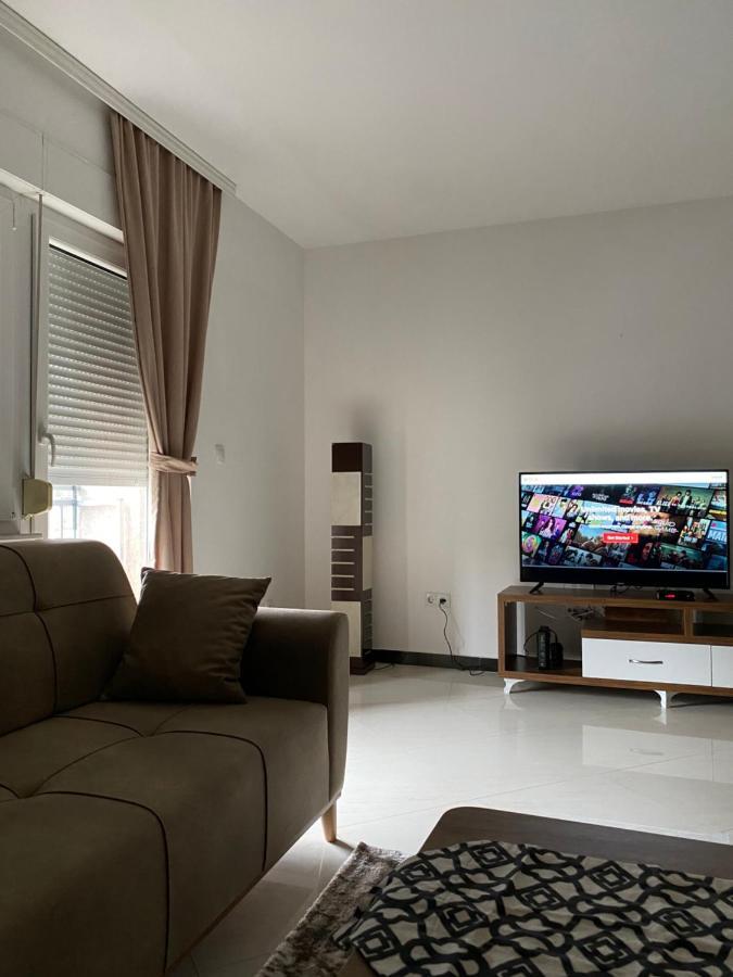 Capital Apartment Prishtina Pristina Buitenkant foto