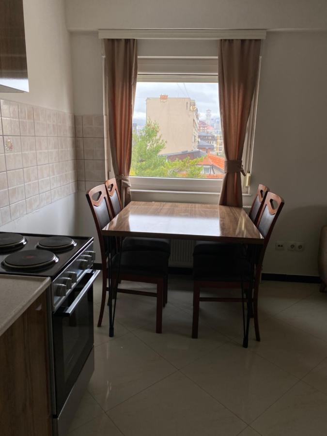Capital Apartment Prishtina Pristina Buitenkant foto