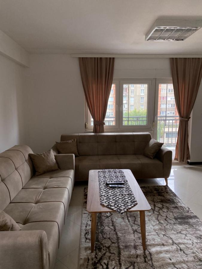 Capital Apartment Prishtina Pristina Buitenkant foto